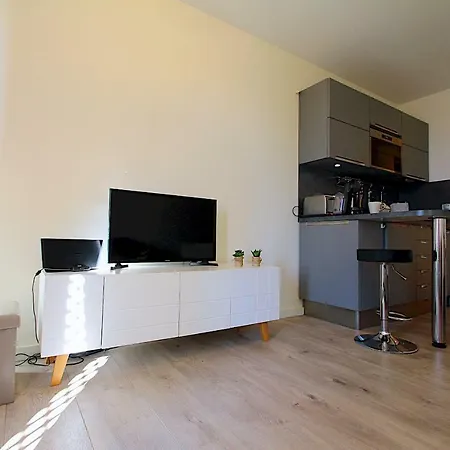 Petit Coin De Paradis Refait A Neuf Dans Avec Piscine Et Pool House Vue Splendide Sur La Mer!