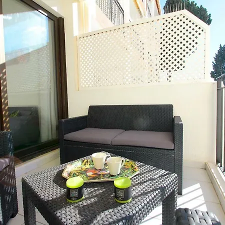 Petit Coin De Paradis Refait A Neuf Dans Avec Piscine Et Pool House Vue Splendide Sur La Mer!